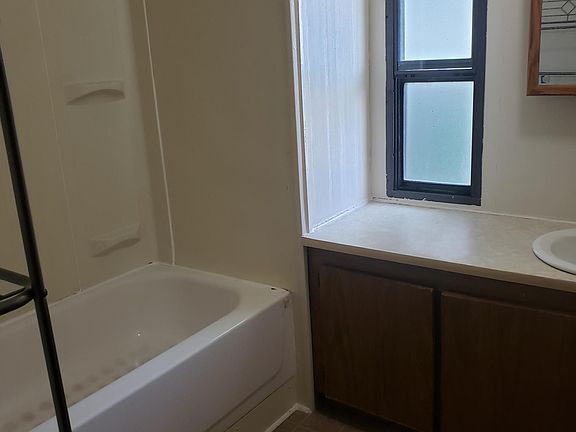 5th image of 2483 Laura Dr