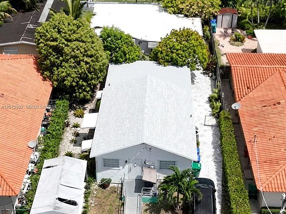4th image of 3085 & 3083 SW 17th St