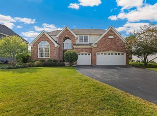 2288 Schrader Ln, North Aurora, IL 60542