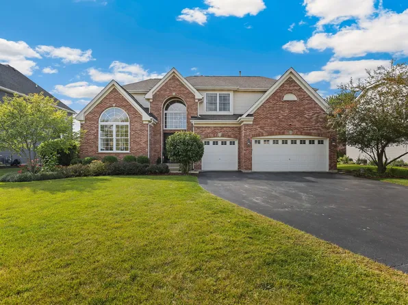 2288 Schrader Ln, North Aurora, IL 60542