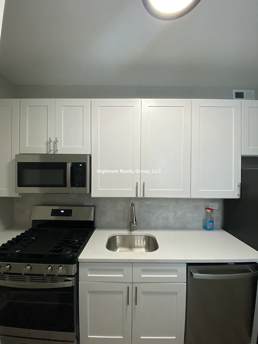Building Photo - 6517 N Newgard Ave #2BA