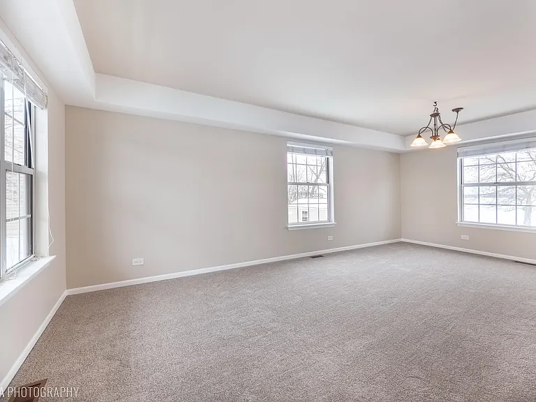 554 Abbeywood Dr — Photo 4
