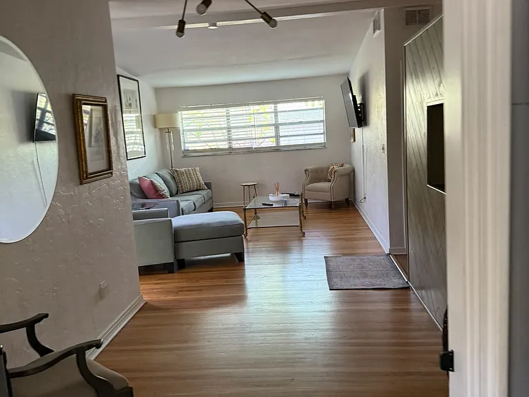 2814 W Averill Ave — Photo 3