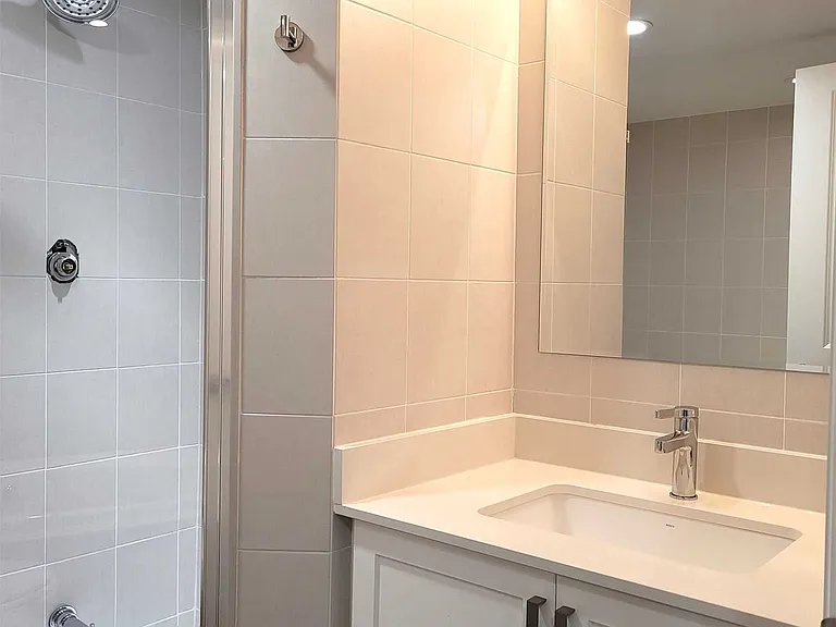 225 Davenport Rd #204 — Photo 10