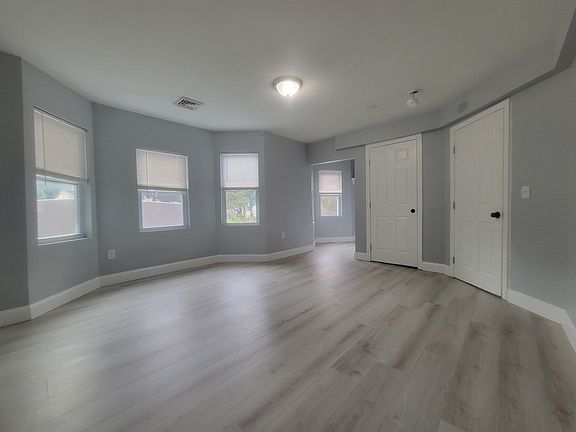2nd image of 6 W Summer St Unit 4