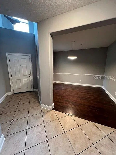 3 bed, 2.5 bath, 2116 sqft, $2,300 — Photo 4