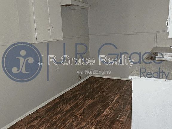 3rd image of 602 E Navarro Ave