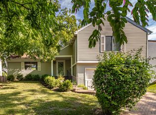 206 Atlantic Dr, Vernon Hills, IL