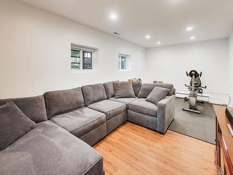 1758 W Pierce Ave — Photo 18