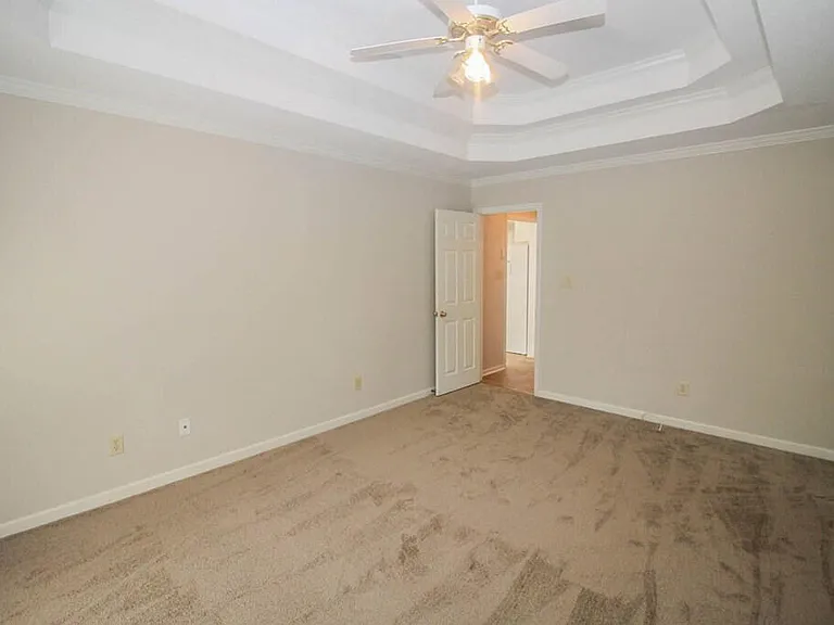 246 Farmington Dr W — Photo 21