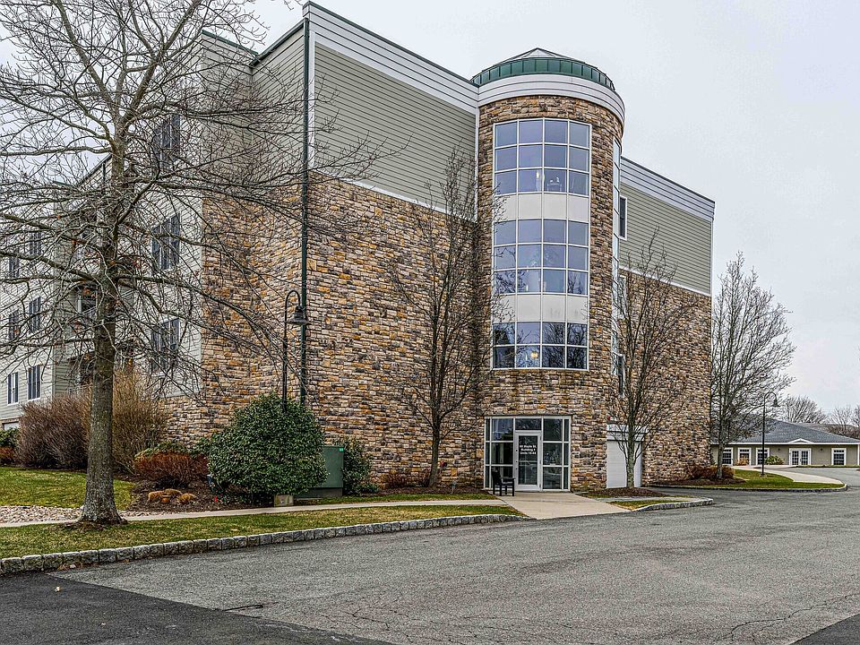 1st image of 60 Maple Street APT 17