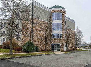 60 Maple St APT 17, Branford, CT 06405