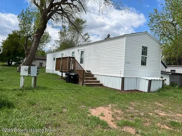 402 N East St, Hebron, ND 58638