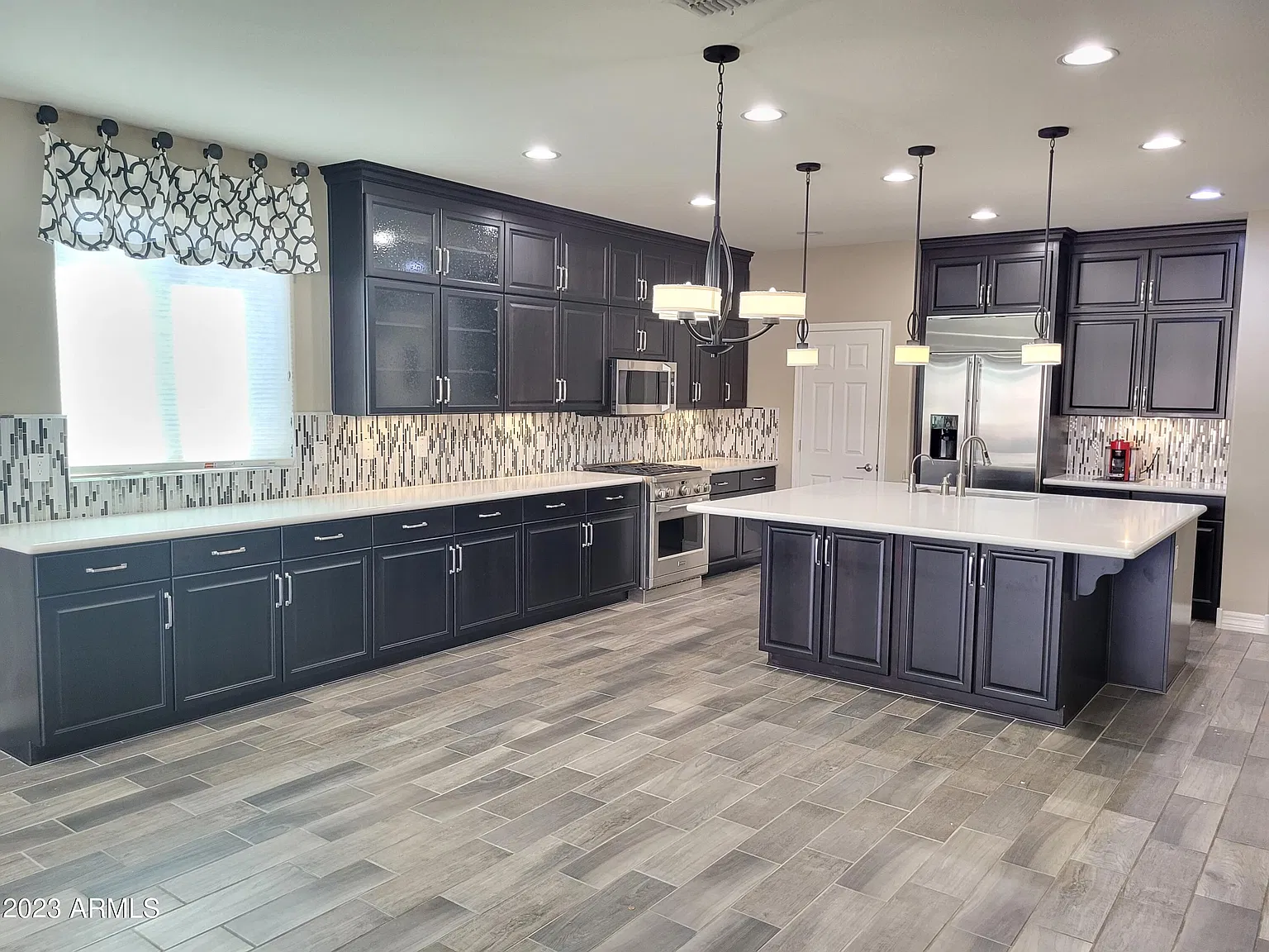 4 bed, 3.5 bath, 3286 sqft, $3,500 — Photo 2