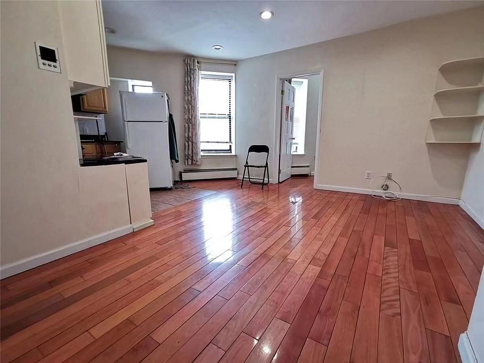 2nd image of 556 Dahill Rd