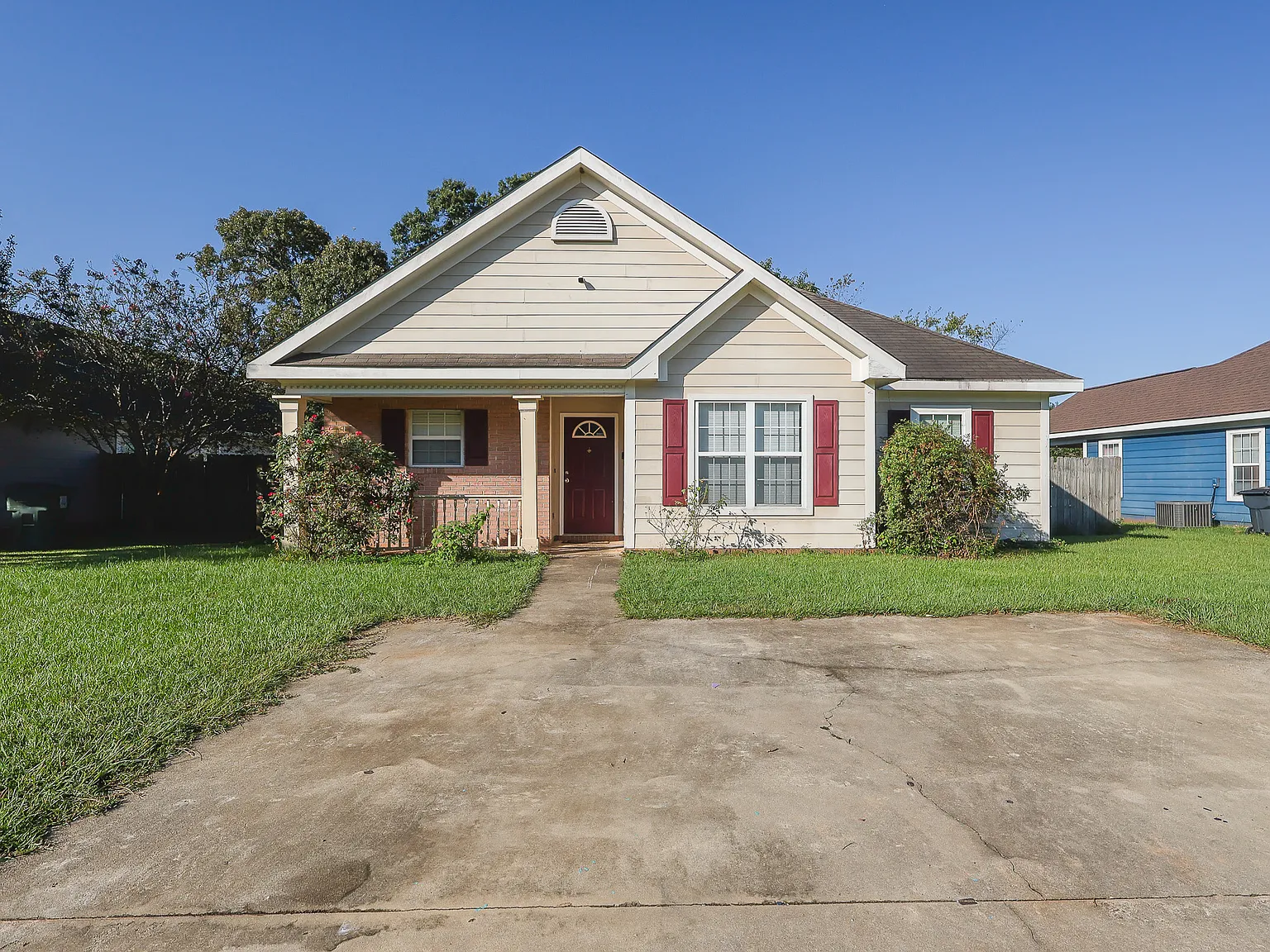 3 bed, 1279 sqft, $1,725 — Photo 1