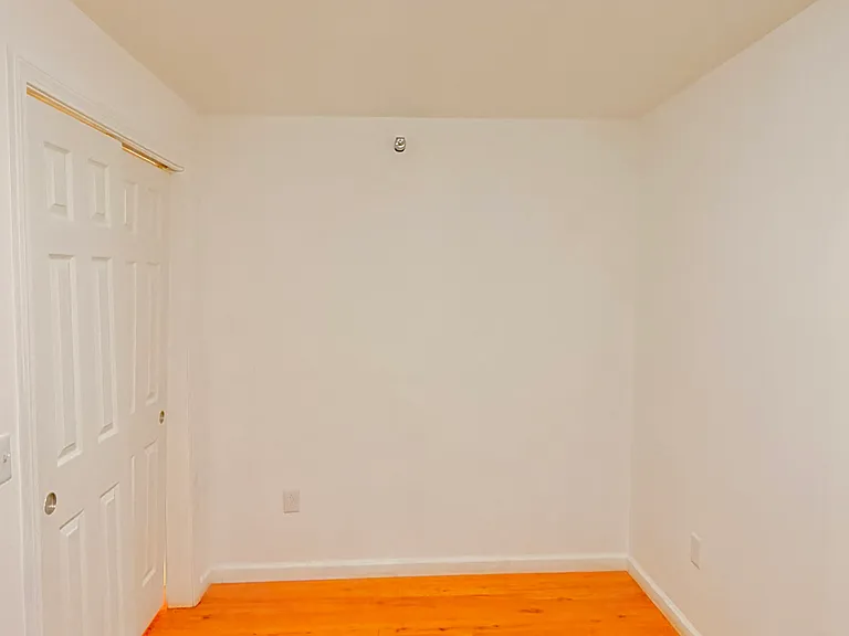 325 Main St #E — Photo 10