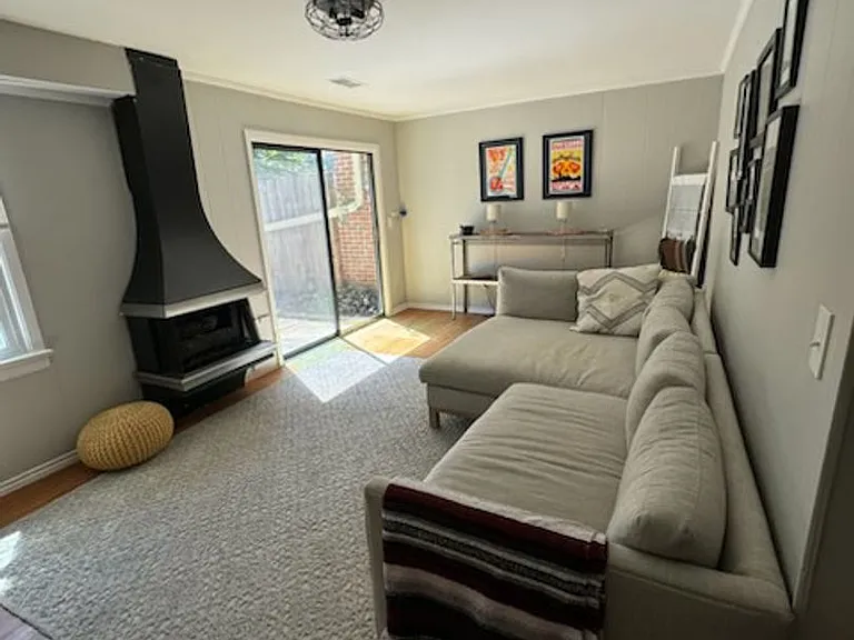 204 Huntington Ln — Photo 4