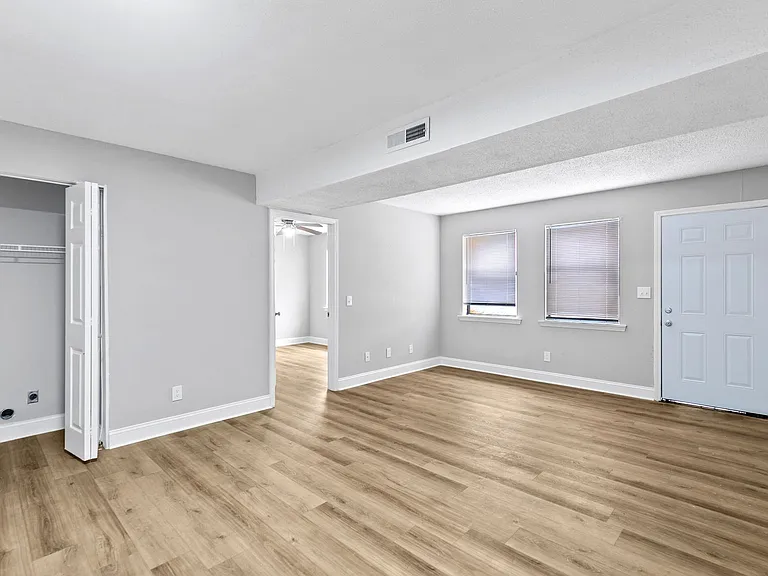 Pineview Apartments — Photo 6