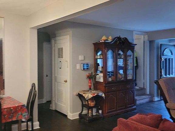 4th image of 6915 Foster St