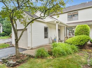 412 Hawthorne Ct, Flemington, NJ 08822