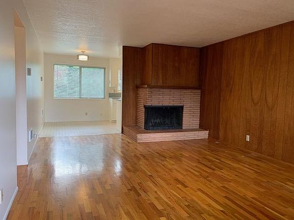 Living Room w/Fireplace