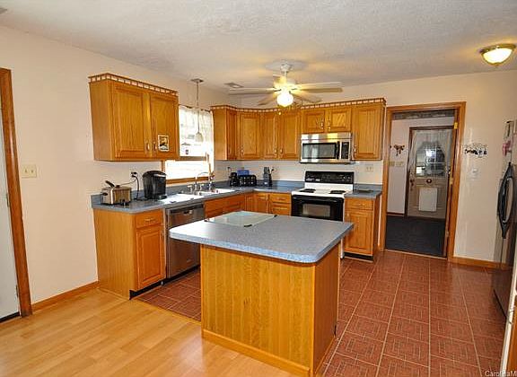 4th image of 2200 Medlin Ct