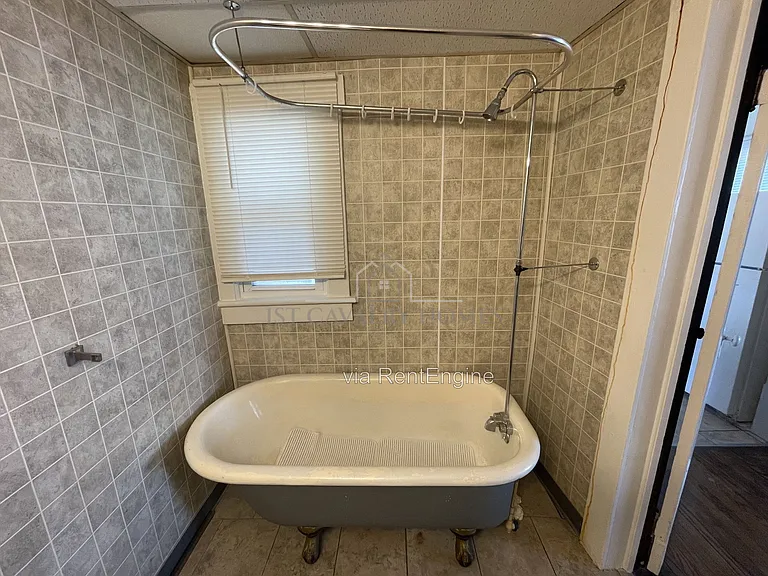 1052 Yale St #3 — Photo 17