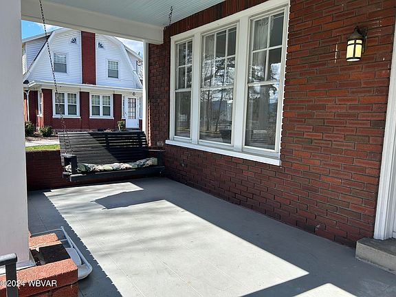 4th image of 137 Lincoln Ave