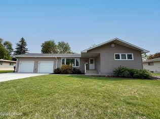 623 Washington Ave, Larimore, ND 58251