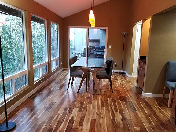 4th image of 122 168th Ave NE