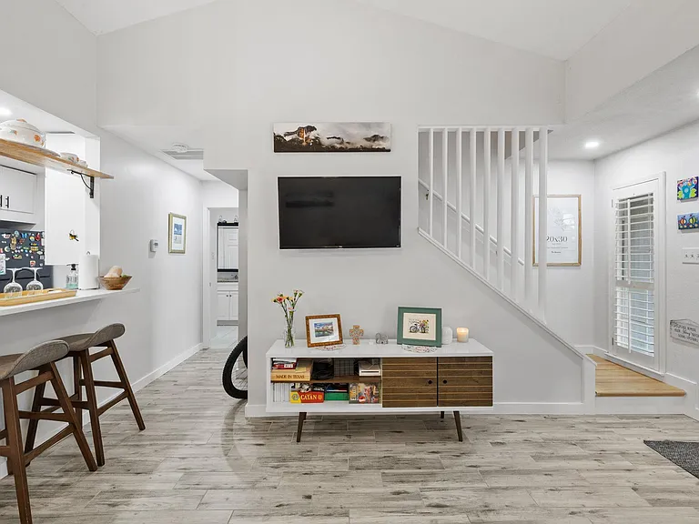 1015 E Yager Ln #115 — Photo 7