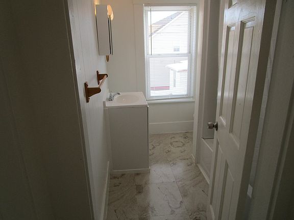 5th image of 57 Kinsley St #F