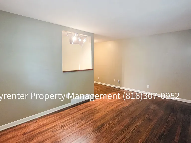 4308 Oak St — Photo 5