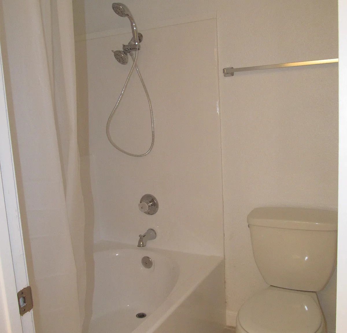 2 bed, 1011 sqft, $2,400 — Photo 3