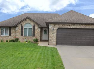 618 N Maplewood Hills Rd, Nixa, MO 65714
