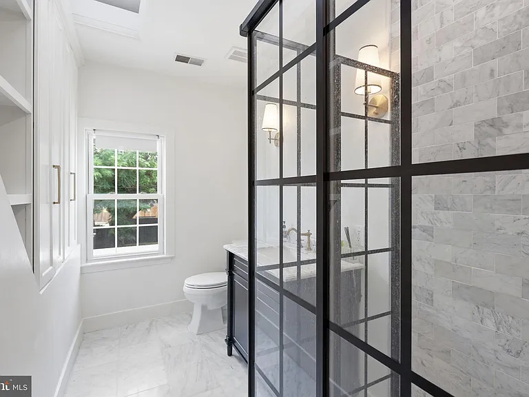 708 I St SE #A — Photo 24
