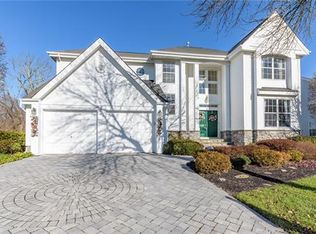 16 Yardley Manor Dr, Matawan, NJ 07747