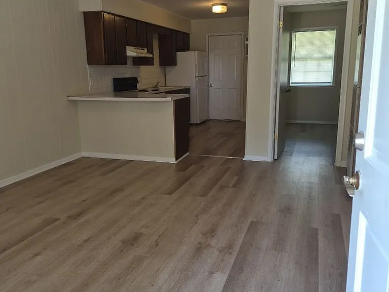 506 Hopwood St — Photo 5