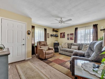 43260 6th St E, Lancaster, CA, 93535