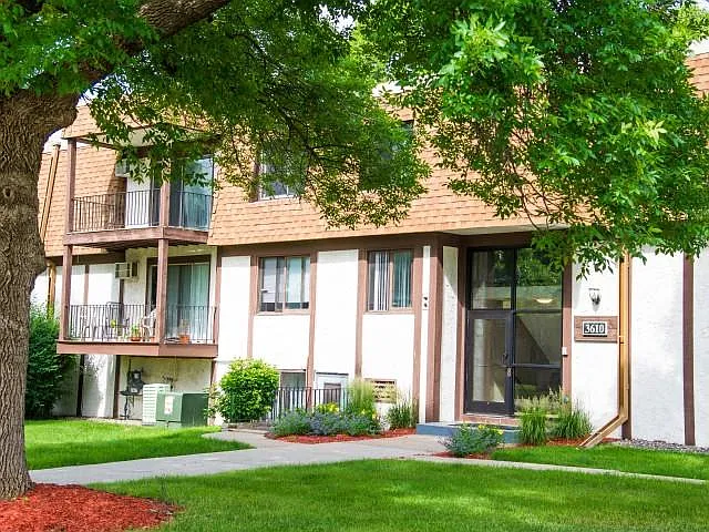 Lancaster Village Apartments — Photo 38