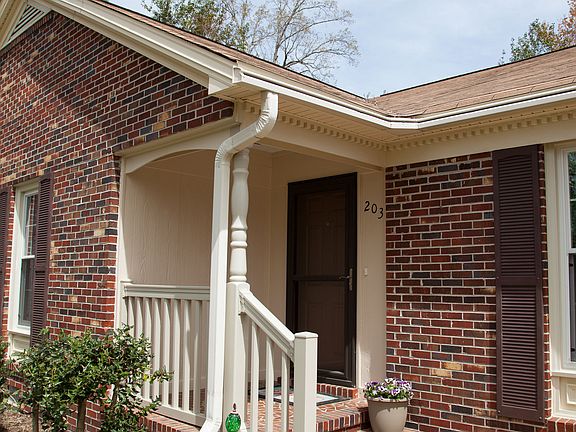 3rd image of 203 Henry Lee Ln