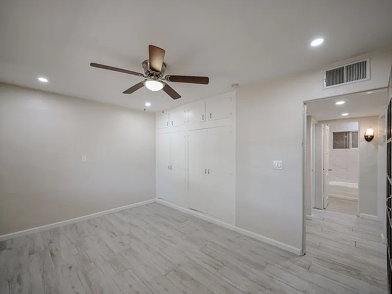 1053 E Weldon Ave — Photo 15