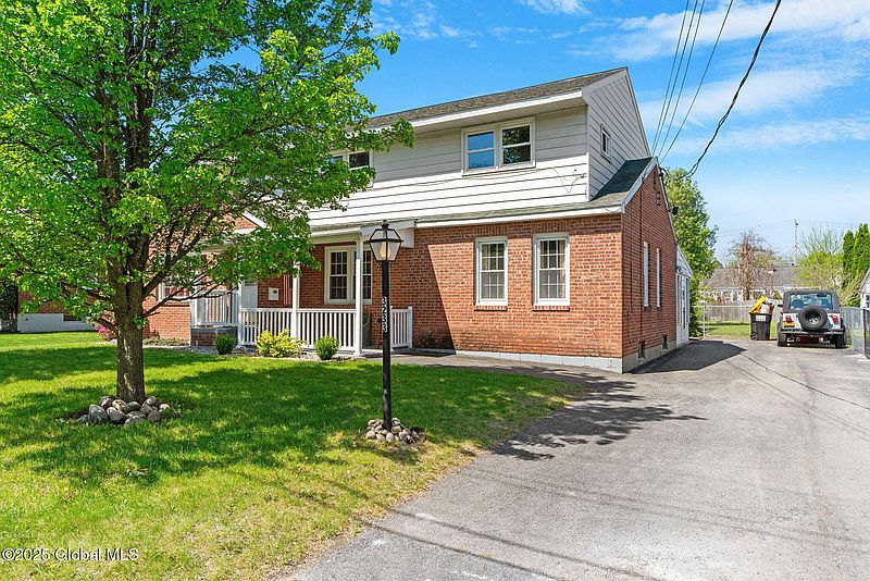 2nd image of 3233 Phillip Street