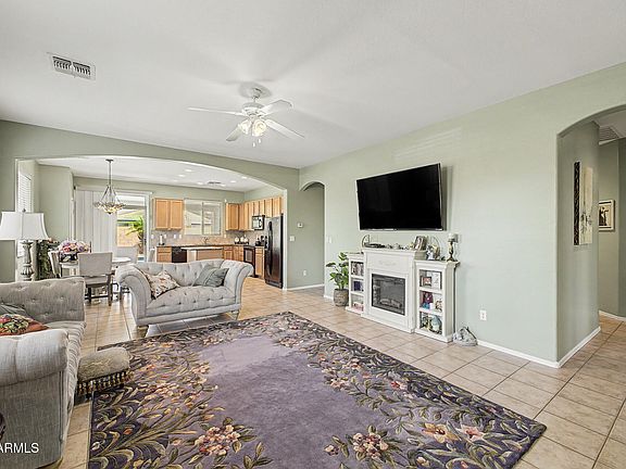 4th image of 934 E Saddleback Place