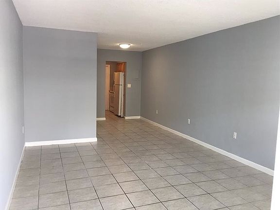 4th image of 710 11th St APT 3