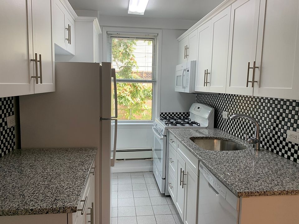 2nd image of 301 E 73rd St APT 1D