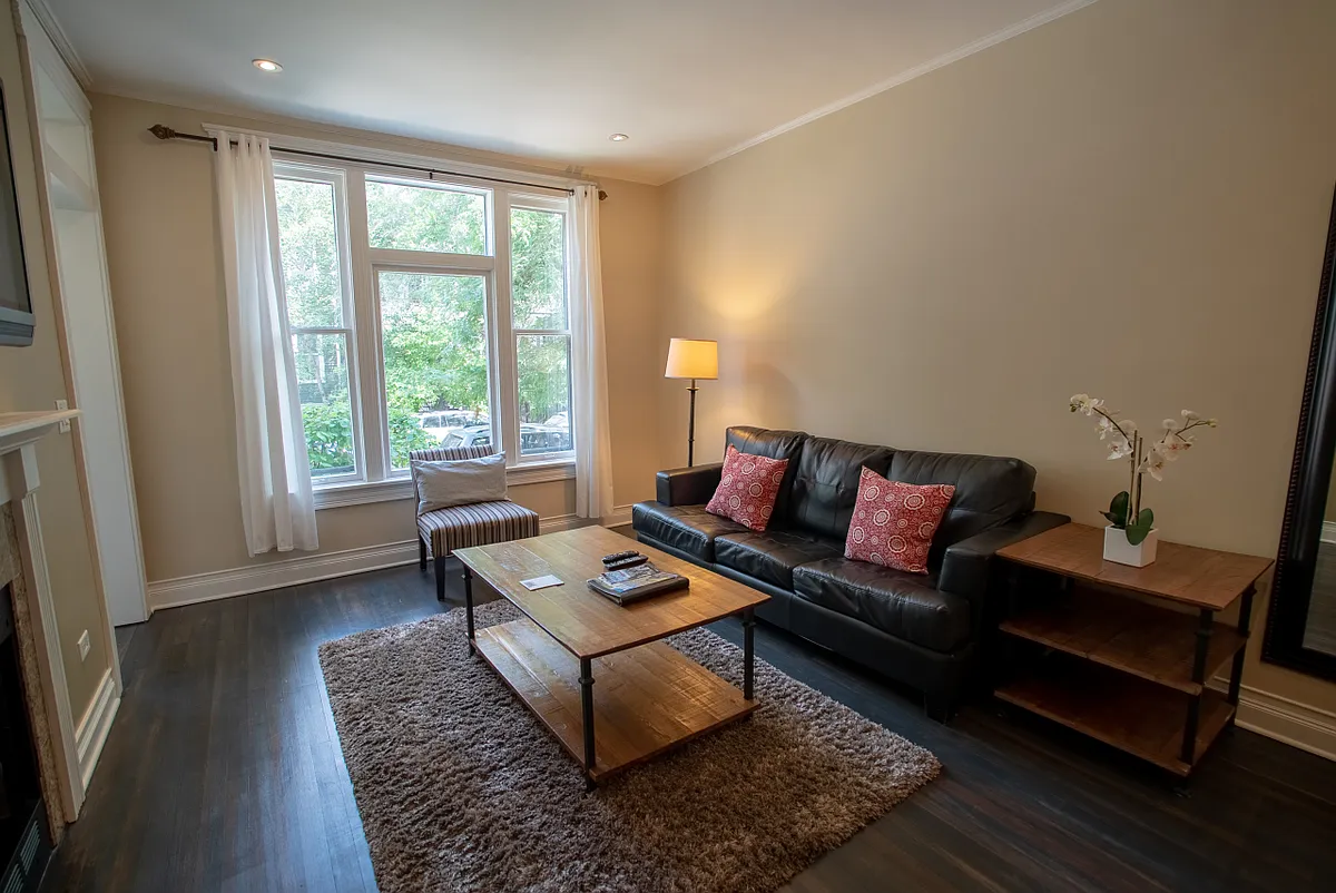 Building Photo - 3238 N Hoyne Ave #1