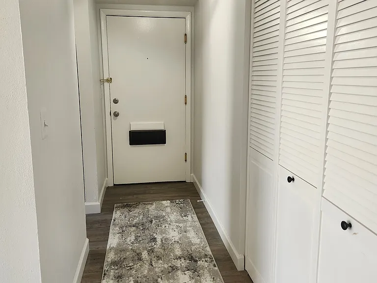 Creekview Apartments — Photo 4