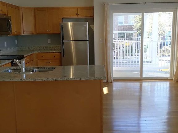 4th image of 11905 Centre St Unit 113